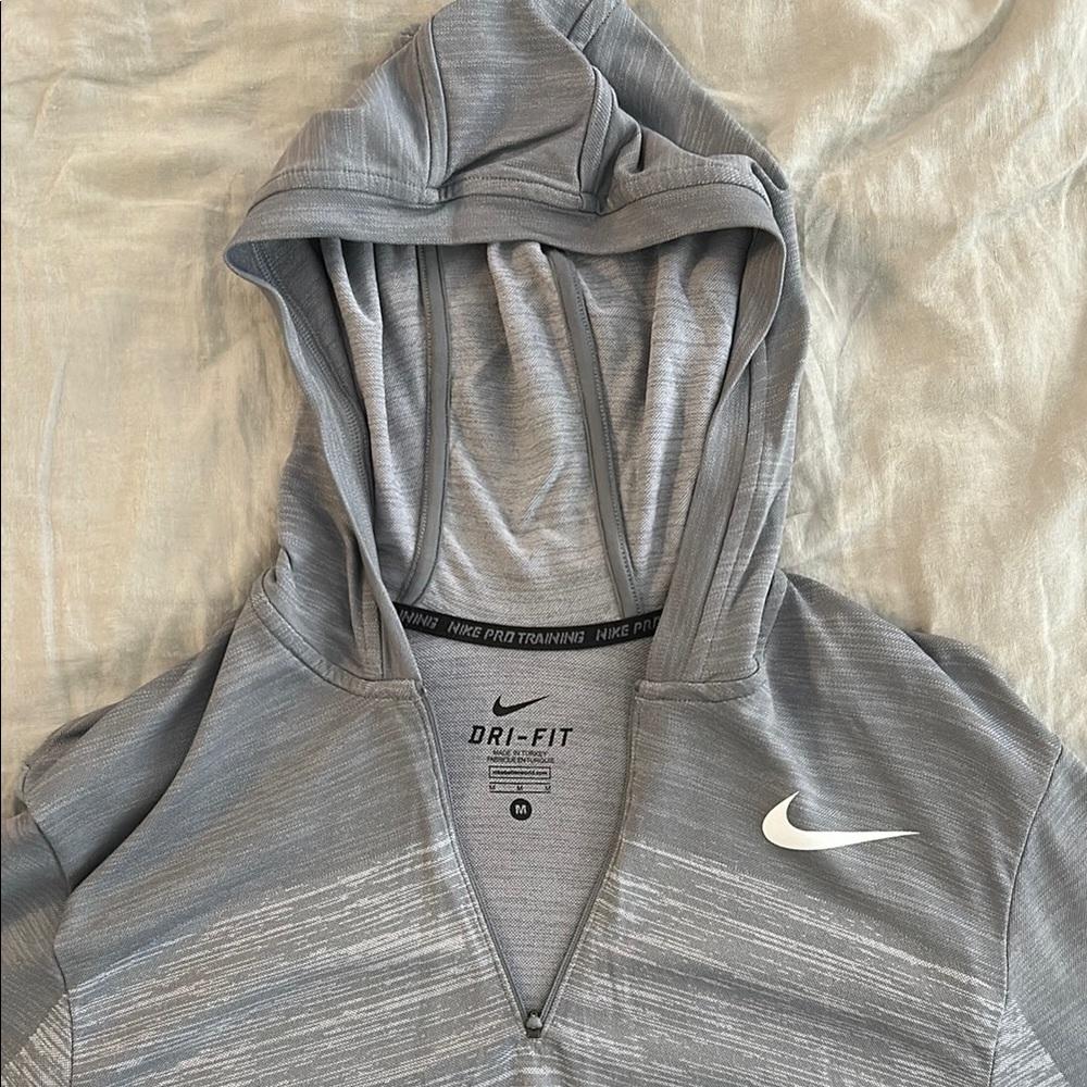 Nike Dri Fit Men's Gray workout layer - Picture 4 of 6